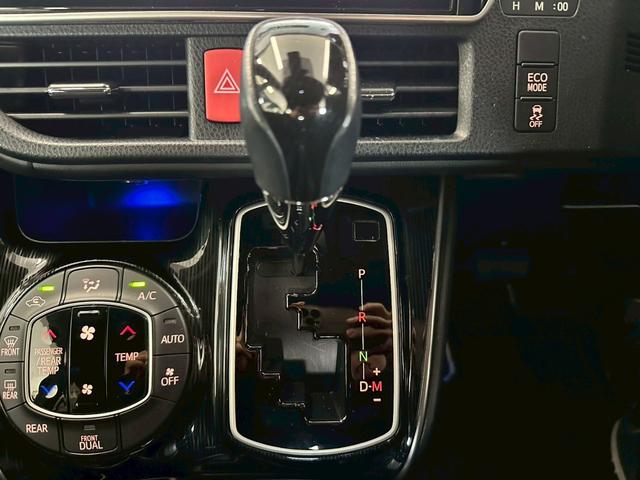 エスクァイア Ｇｉ　プレミアムパッケージ　ブラックテーラード　モデリスタフルエアロ・トヨタセーフティセンス・純正１０インチナビ・フルセグ・バックモニター・ＢＴ対応・両側パワースライドドア・前席シートヒーター・ウッドコンビステアリング・ビルトインＥＴＣ・ステリモ（62枚目）