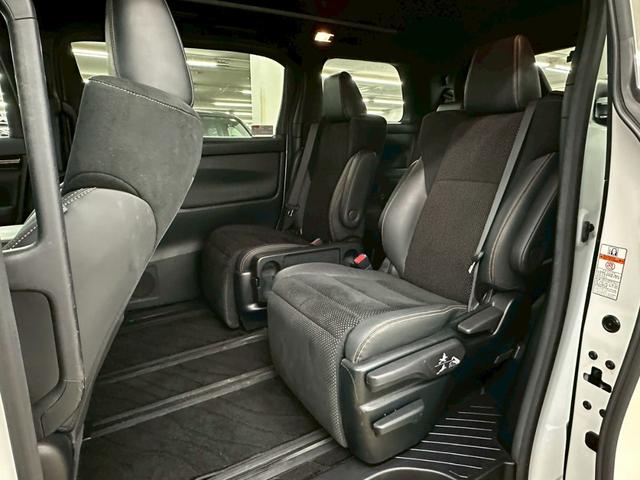 ヴェルファイアハイブリッド Ｚ　ゴールデンアイズ　モデリスタエアロ・純正ナビ・フルセグ・バックモニター・純正フリップダウンモニター・両側パワースライドドア・ハーフレザーシート・トヨタセーフティセンス・レーダークルーズコントロール・ＥＴＣ・純正アルミ（30枚目）