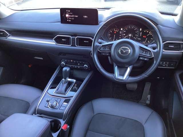 細部にまで機能美と造形美を追求した室内空間。美しいだけでも、機能的なだけでもない。品格ある大人のインテリアデザインです。