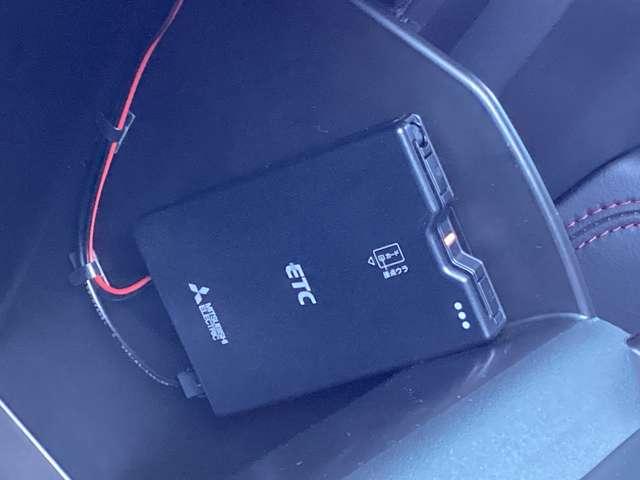 ＥＴＣももちろん搭載。いちいち料金所で停車する必要なんて当然ないです。スムーズにストレスなくドライブをお楽しみください。（※支払総額にセットアップ費用は含まれておりません。）