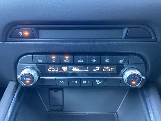 運転席、助手席に３段階調整式シートヒーターを装備。またステアリングにもヒーターを装備。フルオートエアコンなので温度を設定するだけで、吹出口・風量を自動的に調整してくれますので、快適にお過ごし頂けます。