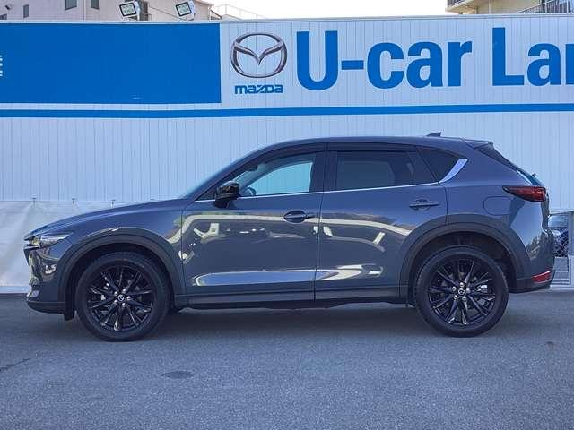 純正アルミで全体的にデザインがまとまっています。車も人も、オシャレはまずは足元からですね。さらにホイールはブラックトーンエディション専用となっております。