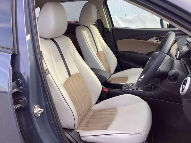 �������p���ŉ^�]�ł���悤�ɑ̊��̍������������肳������悤�f�U�C������Ă���V�[�g�ł��B�f�ށA�V�[�g�`����������邱�ƂŃt�B�b�g�������߂A�D�ꂽ���K�����������Ă��܂��B