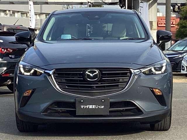 �t�H���[�h�Z���V���O�J�������g�p���邱�Ƃɂ���ԑ��s���ɑO���Ԃ�Ό��Ԃ̏󋵂𔻒f���A�w�b�h�����v�̏Ǝ˔͈́A�Ǝ˕����▾�邳�������I�ɕω�������A�_�v�e�B�u�k�d�c�w�b�h���C�g���̗p���Ă���܂��B