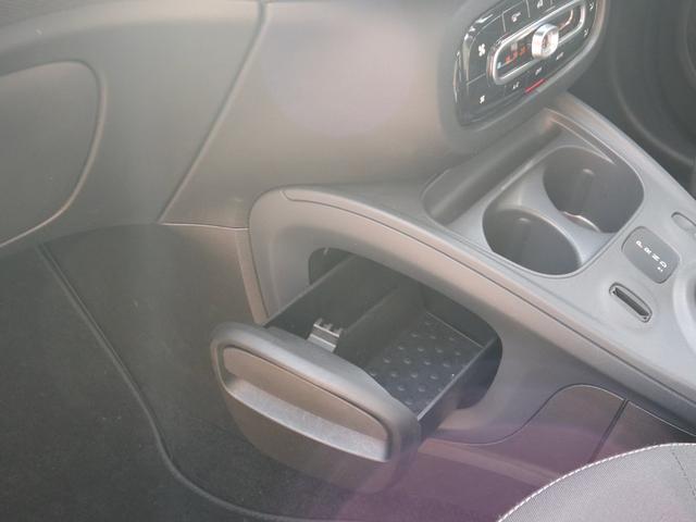 スマートフォーフォー パッション　パナソニック９インチナビ・バックカメラ・ＥＴＣ・前席シートヒーター装備・地デジテレビ・スペアキーあり・タイヤ四輪新品交換済・ＬＥＤポジションライト・オートライト・純正アルミホイール・点検整備済（28枚目）