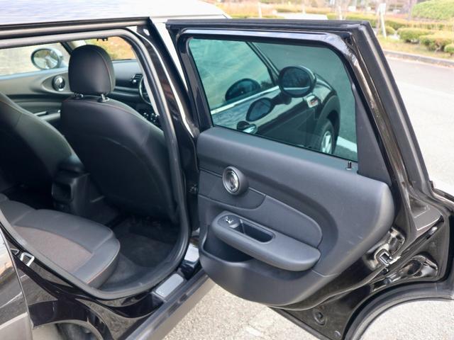 ＭＩＮＩ クラブマン　バッキンガム　雹害ありお手頃価格にて・純正ナビ・バックカメラ・ＬＥＤヘッドライト・コンフォートアクセス・キック対応バックドア・ＥＴＣ・オールシーズンタイヤ・スペアキーあり（17枚目）