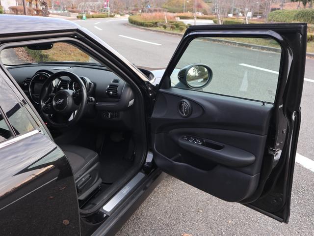 ＭＩＮＩ クラブマン　バッキンガム　雹害ありお手頃価格にて・純正ナビ・バックカメラ・ＬＥＤヘッドライト・コンフォートアクセス・キック対応バックドア・ＥＴＣ・オールシーズンタイヤ・スペアキーあり（19枚目）