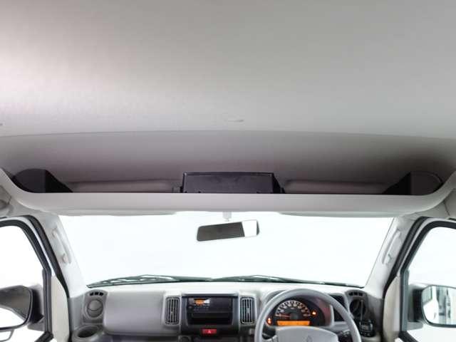 ミニキャブバン E ★コーナーセンサー★5速MT★届出済未使用車★LEDルームランプ&荷室ランプ★オーバーヘッドコンソール★スペアタイヤ★オートライト(9枚目)
