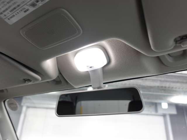 ミニキャブバン E ★コーナーセンサー★5速MT★届出済未使用車★LEDルームランプ&荷室ランプ★オーバーヘッドコンソール★スペアタイヤ★オートライト(11枚目)