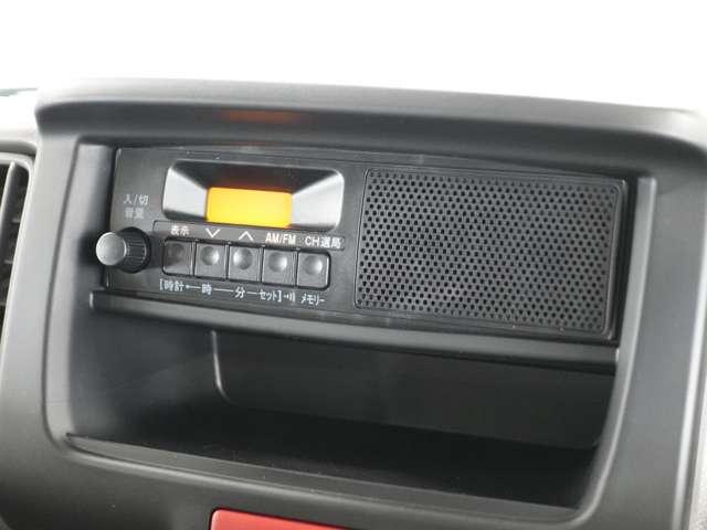 ミニキャブバン E ★コーナーセンサー★5速MT★届出済未使用車★LEDルームランプ&荷室ランプ★オーバーヘッドコンソール★スペアタイヤ★オートライト(13枚目)