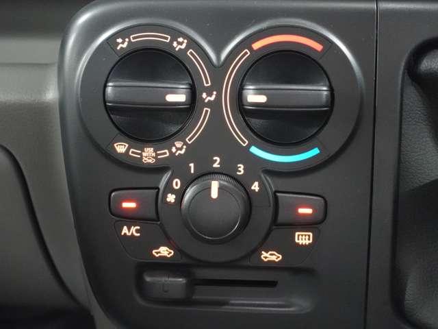 ミニキャブバン E ★コーナーセンサー★5速MT★届出済未使用車★LEDルームランプ&荷室ランプ★オーバーヘッドコンソール★スペアタイヤ★オートライト(14枚目)