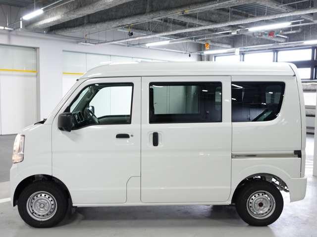 ミニキャブバン E ★コーナーセンサー★5速MT★届出済未使用車★LEDルームランプ&荷室ランプ★オーバーヘッドコンソール★スペアタイヤ★オートライト(28枚目)