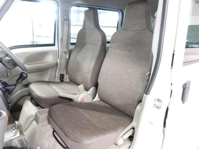 ミニキャブバン E ★コーナーセンサー★5速MT★届出済未使用車★LEDルームランプ&荷室ランプ★オーバーヘッドコンソール★スペアタイヤ★オートライト(29枚目)