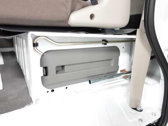 ミニキャブバン E ★コーナーセンサー★5速MT★届出済未使用車★LEDルームランプ&荷室ランプ★オーバーヘッドコンソール★スペアタイヤ★オートライト(31枚目)