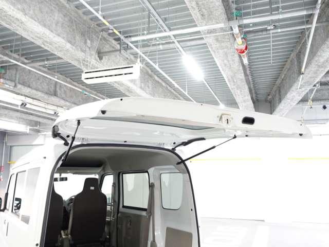 ミニキャブバン E ★コーナーセンサー★5速MT★届出済未使用車★LEDルームランプ&荷室ランプ★オーバーヘッドコンソール★スペアタイヤ★オートライト(35枚目)