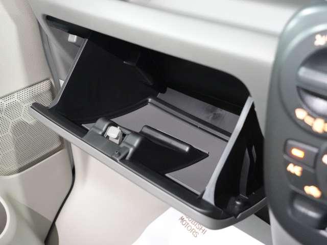 ミニキャブバン E ★コーナーセンサー★5速MT★届出済未使用車★LEDルームランプ&荷室ランプ★オーバーヘッドコンソール★スペアタイヤ★オートライト(48枚目)