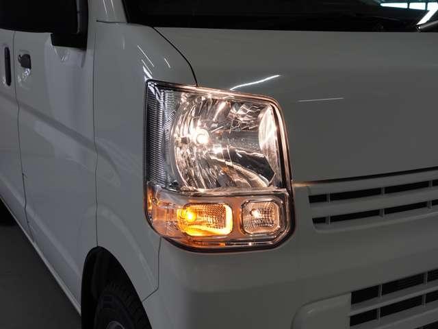 ミニキャブバン E ★コーナーセンサー★5速MT★届出済未使用車★LEDルームランプ&荷室ランプ★オーバーヘッドコンソール★スペアタイヤ★オートライト(59枚目)