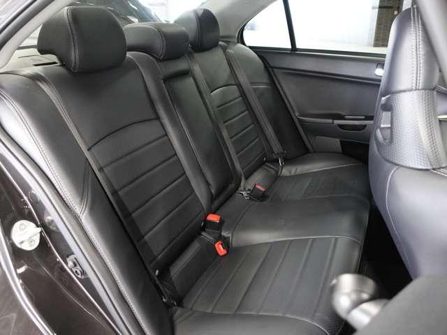 後席シートもホールド性が良いです