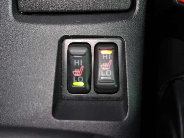 フロントシートにはシートヒーターも装備！！