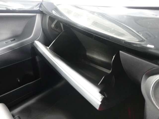 グローブボックス