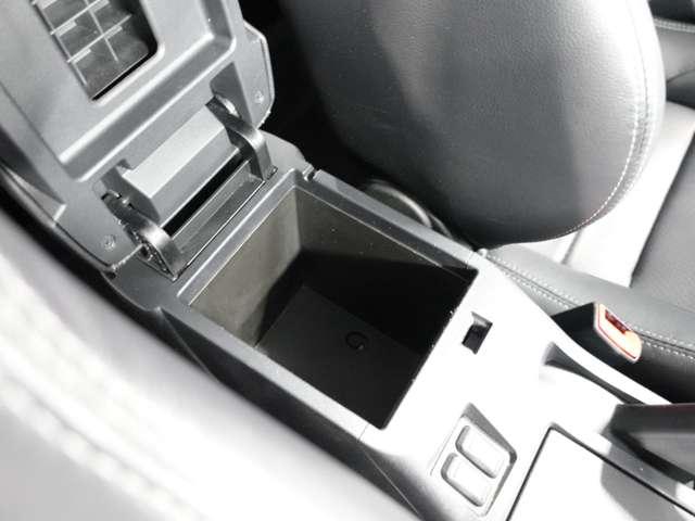 センターコンソールボックス