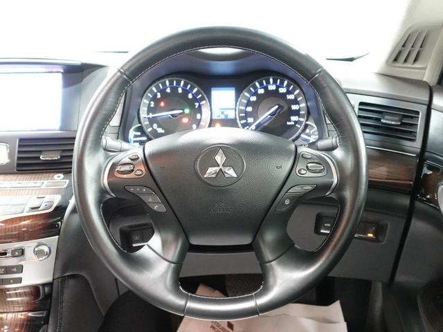 ディグニティ ＶＩＰ　電動サンルーフ　本革シート　ＢＯＳＥサウンドシステム　後席読書灯　リヤドアサンシェード　リヤバニティミラー　銀粉木目調オーナメントパネル（9枚目）