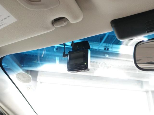ディグニティ ＶＩＰ　電動サンルーフ　本革シート　ＢＯＳＥサウンドシステム　後席読書灯　リヤドアサンシェード　リヤバニティミラー　銀粉木目調オーナメントパネル（16枚目）