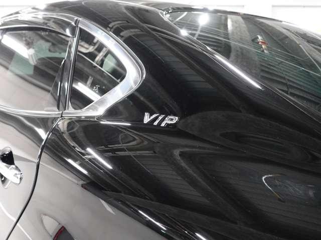 ディグニティ ＶＩＰ　電動サンルーフ　本革シート　ＢＯＳＥサウンドシステム　後席読書灯　リヤドアサンシェード　リヤバニティミラー　銀粉木目調オーナメントパネル（20枚目）