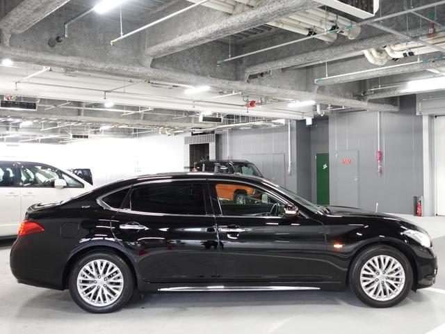 ディグニティ ＶＩＰ　電動サンルーフ　本革シート　ＢＯＳＥサウンドシステム　後席読書灯　リヤドアサンシェード　リヤバニティミラー　銀粉木目調オーナメントパネル（22枚目）