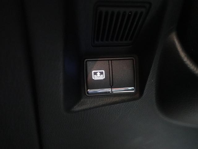 ディグニティ ＶＩＰ　電動サンルーフ　本革シート　ＢＯＳＥサウンドシステム　後席読書灯　リヤドアサンシェード　リヤバニティミラー　銀粉木目調オーナメントパネル（45枚目）