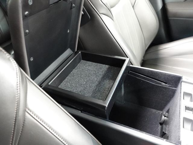 ディグニティ ＶＩＰ　電動サンルーフ　本革シート　ＢＯＳＥサウンドシステム　後席読書灯　リヤドアサンシェード　リヤバニティミラー　銀粉木目調オーナメントパネル（61枚目）