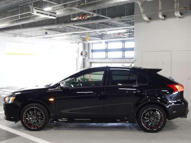 ���X�͉����W���ƂȂ��Ă���A�V��ɍ��E����邱�ƂȂ����Ԃ��������������܂�