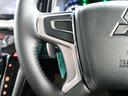 ステアリング裏にはパドルシフト装備