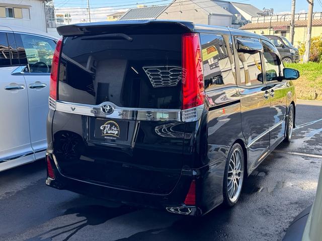 ヴォクシー ＺＳ　煌　１０型ナビ　ローダウン　１９インチアルミ　フリップダウンモニター　両側パワースライドドア　プリクラッシュセーフティー　セーフティーセンス（7枚目）