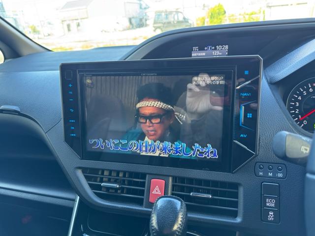 ヴォクシー ＺＳ　煌　１０型ナビ　ローダウン　１９インチアルミ　フリップダウンモニター　両側パワースライドドア　プリクラッシュセーフティー　セーフティーセンス（16枚目）