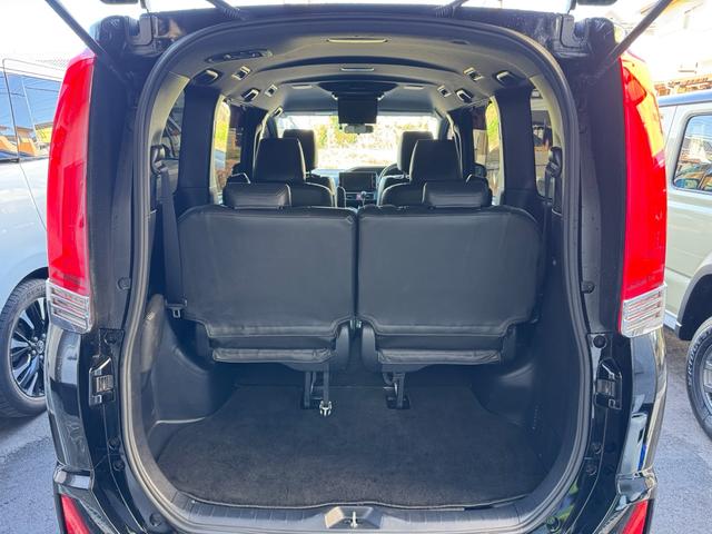 ヴォクシー ＺＳ　煌　１０型ナビ　ローダウン　１９インチアルミ　フリップダウンモニター　両側パワースライドドア　プリクラッシュセーフティー　セーフティーセンス（18枚目）