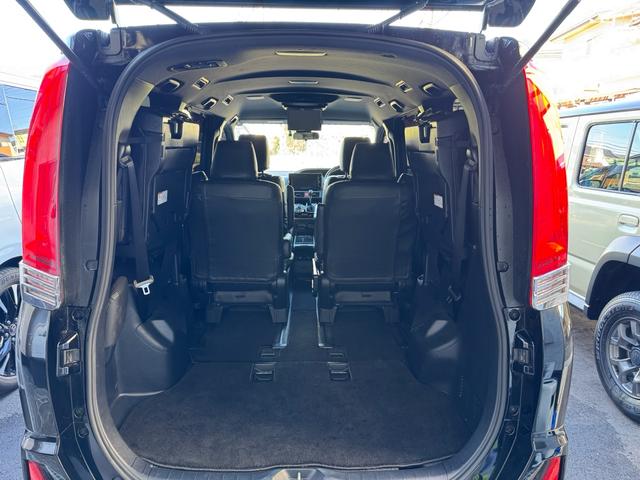 ヴォクシー ＺＳ　煌　１０型ナビ　ローダウン　１９インチアルミ　フリップダウンモニター　両側パワースライドドア　プリクラッシュセーフティー　セーフティーセンス（19枚目）