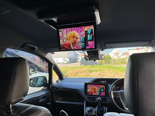 ヴォクシー ＺＳ　煌　１０型ナビ　ローダウン　１９インチアルミ　フリップダウンモニター　両側パワースライドドア　プリクラッシュセーフティー　セーフティーセンス（20枚目）