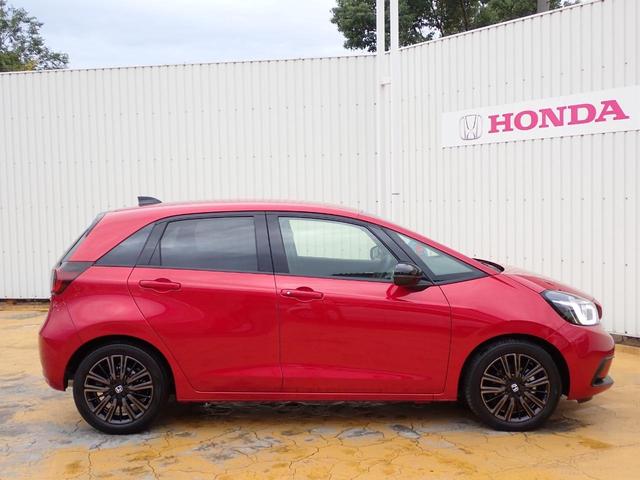 フィット ｅ：ＨＥＶホーム２０周年特別仕様車カーサ　純正インターナビ　フルセグ　Ｒカメラ　ＥＴＣ２．０　前後ドラレコ　サイドカーテンエアバック　ホンダセンシング　シートヒーター　アームレスト　オートリトラミラー　純正アルミホイール（11枚目）