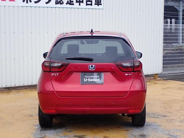フィット ｅ：ＨＥＶホーム２０周年特別仕様車カーサ　純正インターナビ　フルセグ　Ｒカメラ　ＥＴＣ２．０　前後ドラレコ　サイドカーテンエアバック　ホンダセンシング　シートヒーター　アームレスト　オートリトラミラー　純正アルミホイール（13枚目）