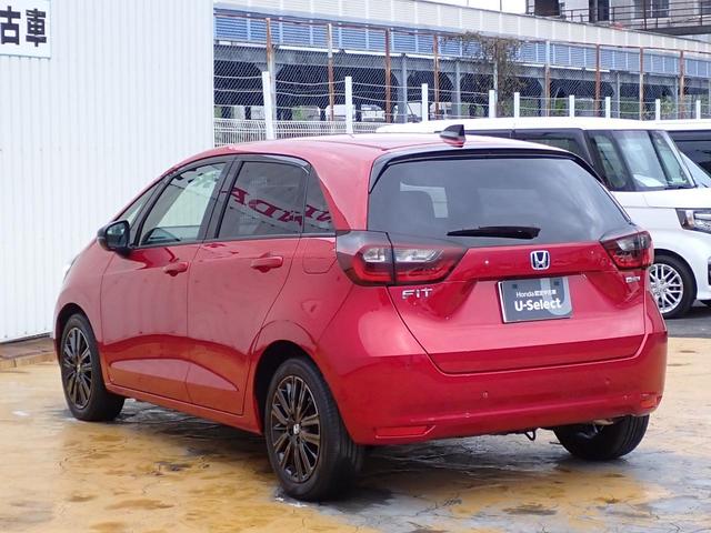 フィット ｅ：ＨＥＶホーム２０周年特別仕様車カーサ　純正インターナビ　フルセグ　Ｒカメラ　ＥＴＣ２．０　前後ドラレコ　サイドカーテンエアバック　ホンダセンシング　シートヒーター　アームレスト　オートリトラミラー　純正アルミホイール（14枚目）