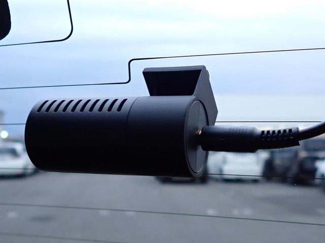 フィット ｅ：ＨＥＶホーム２０周年特別仕様車カーサ　純正インターナビ　フルセグ　Ｒカメラ　ＥＴＣ２．０　前後ドラレコ　サイドカーテンエアバック　ホンダセンシング　シートヒーター　アームレスト　オートリトラミラー　純正アルミホイール（30枚目）