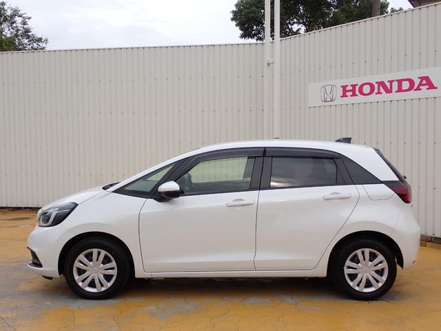 フィット ｅ：ＨＥＶホーム　元代車　純正ディスプレイオーディオ　Ｒカメラ　ＥＴＣ　ドラレコ（前）　オートライト　ＨｏｎｄａＳＥＮＳＨＩＮＧ　純正ＬＥＤヘッドライト　Ｂｌｕｅｔｏｏｔｈオーディオ　ホンダコネクト（16枚目）