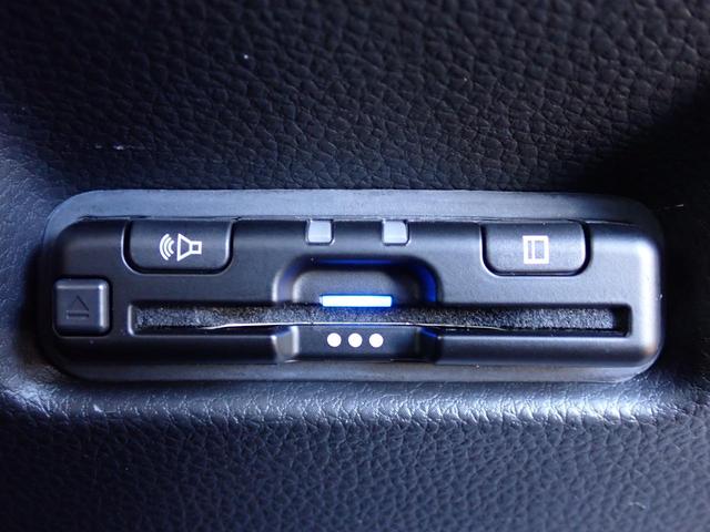 フィット ＲＳ　純正ディスプレイオーディオ　ドラレコ　Ｒカメラ　ＥＴＣ　ＬＥＤヘッドライト　ホンダセンシング　オートライト　オートエアコン　アームレスト　フロアマット　ドアバイザー（7枚目）