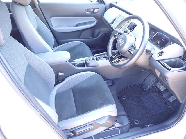 フィット ＲＳ　純正ディスプレイオーディオ　ドラレコ　Ｒカメラ　ＥＴＣ　ＬＥＤヘッドライト　ホンダセンシング　オートライト　オートエアコン　アームレスト　フロアマット　ドアバイザー（16枚目）