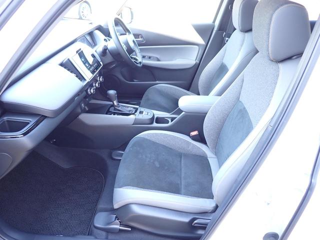 フィット ＲＳ　純正ディスプレイオーディオ　ドラレコ　Ｒカメラ　ＥＴＣ　ＬＥＤヘッドライト　ホンダセンシング　オートライト　オートエアコン　アームレスト　フロアマット　ドアバイザー（17枚目）