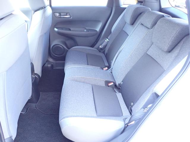 フィット ＲＳ　純正ディスプレイオーディオ　ドラレコ　Ｒカメラ　ＥＴＣ　ＬＥＤヘッドライト　ホンダセンシング　オートライト　オートエアコン　アームレスト　フロアマット　ドアバイザー（18枚目）