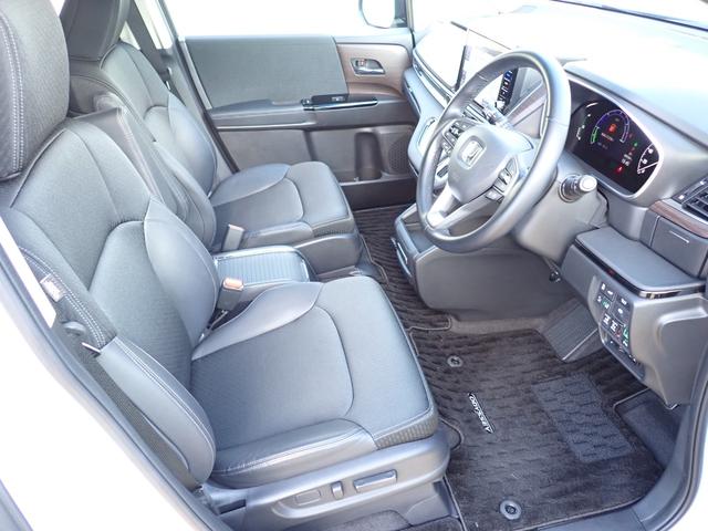 オデッセイハイブリッド ｅ：ＨＥＶアブソルート・ＥＸ　純正ナビ　ドラレコ　ＴＶキット　フルセグ　Ｒカメラ　ＥＴＣ　ＵＳＢジャック　ＨＤＭＩ　アームレスト　両側パワースライド　ＬＥＤヘッドライト　ホンダセンシング　アルミタイヤ（18枚目）