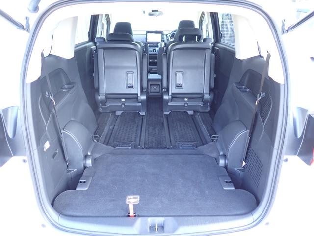 オデッセイハイブリッド ｅ：ＨＥＶアブソルート・ＥＸ　純正ナビ　ドラレコ　ＴＶキット　フルセグ　Ｒカメラ　ＥＴＣ　ＵＳＢジャック　ＨＤＭＩ　アームレスト　両側パワースライド　ＬＥＤヘッドライト　ホンダセンシング　アルミタイヤ（24枚目）