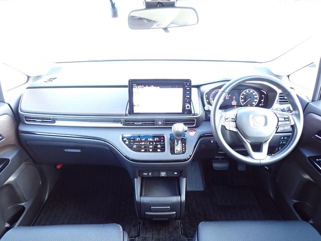 オデッセイハイブリッド ｅ：ＨＥＶアブソルート・ＥＸ　純正ナビ　ドラレコ　ＴＶキット　フルセグ　Ｒカメラ　ＥＴＣ　ＵＳＢジャック　ＨＤＭＩ　アームレスト　両側パワースライド　ＬＥＤヘッドライト　ホンダセンシング　アルミタイヤ（25枚目）